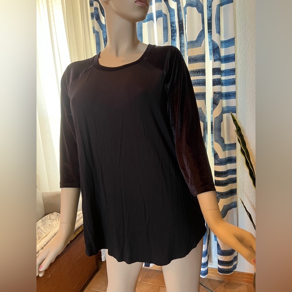 Torrid Black Velvet Sleeve Tunic Size 1 - Picture 2 of 11